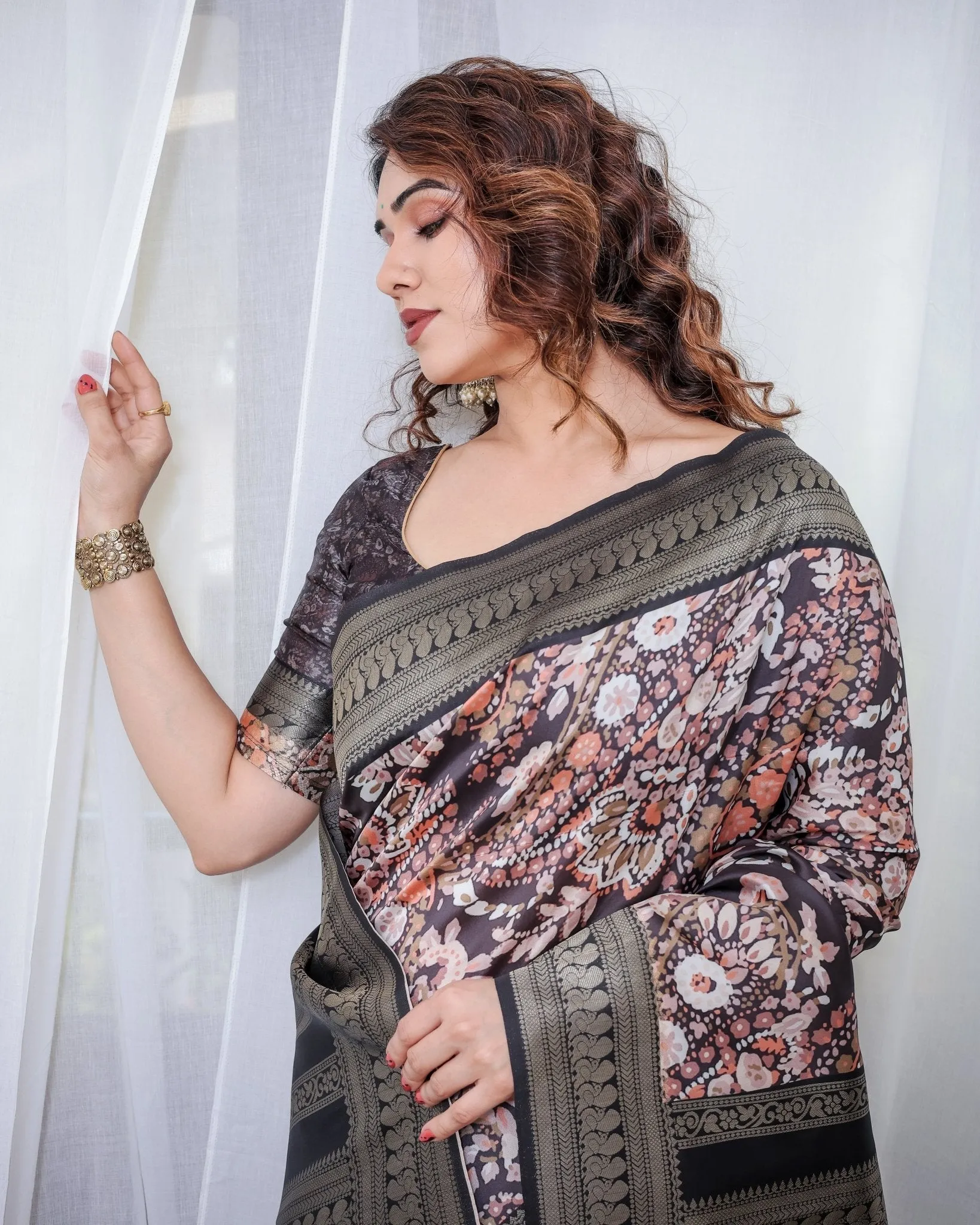 Exquisite Black and Pink Floral Banarasi Silk Saree with Intricate Tassels