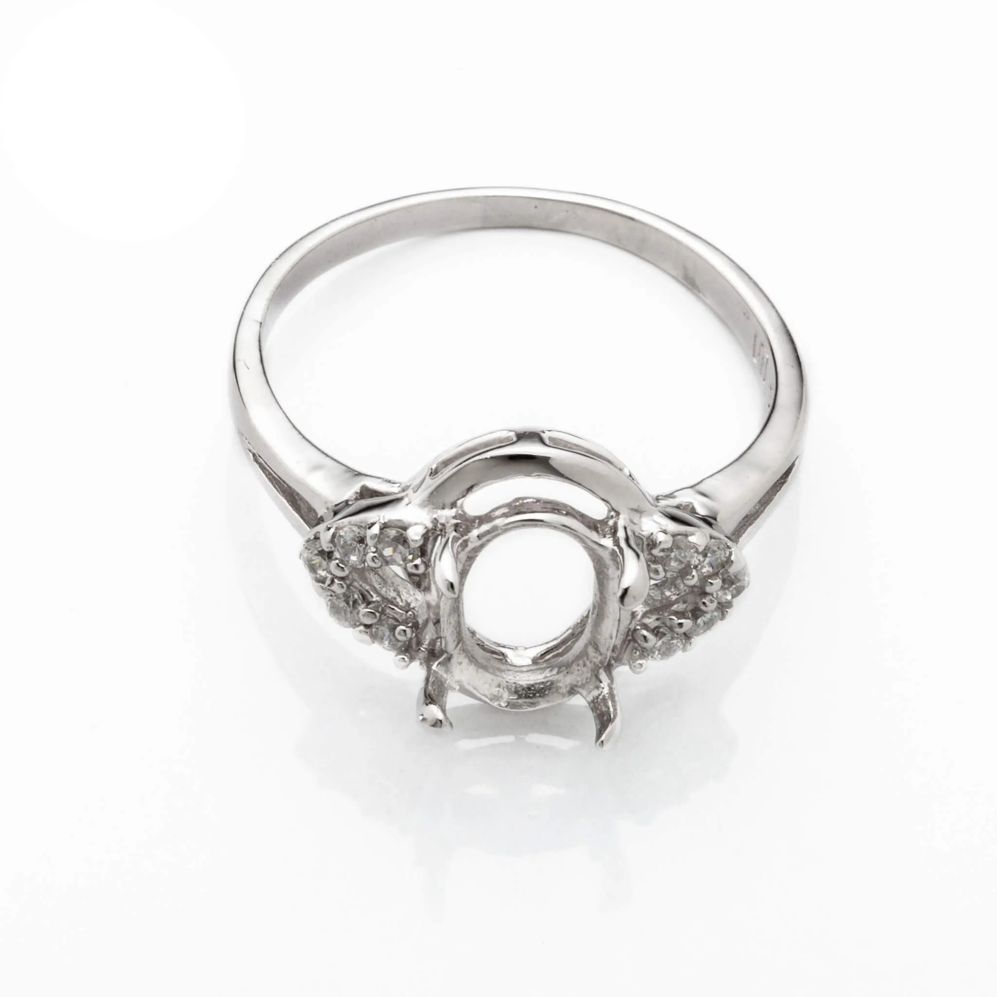 Ring with Oval Prongs Mounting and Cubic Zirconia Inlays in Sterling Silver 6x8mm