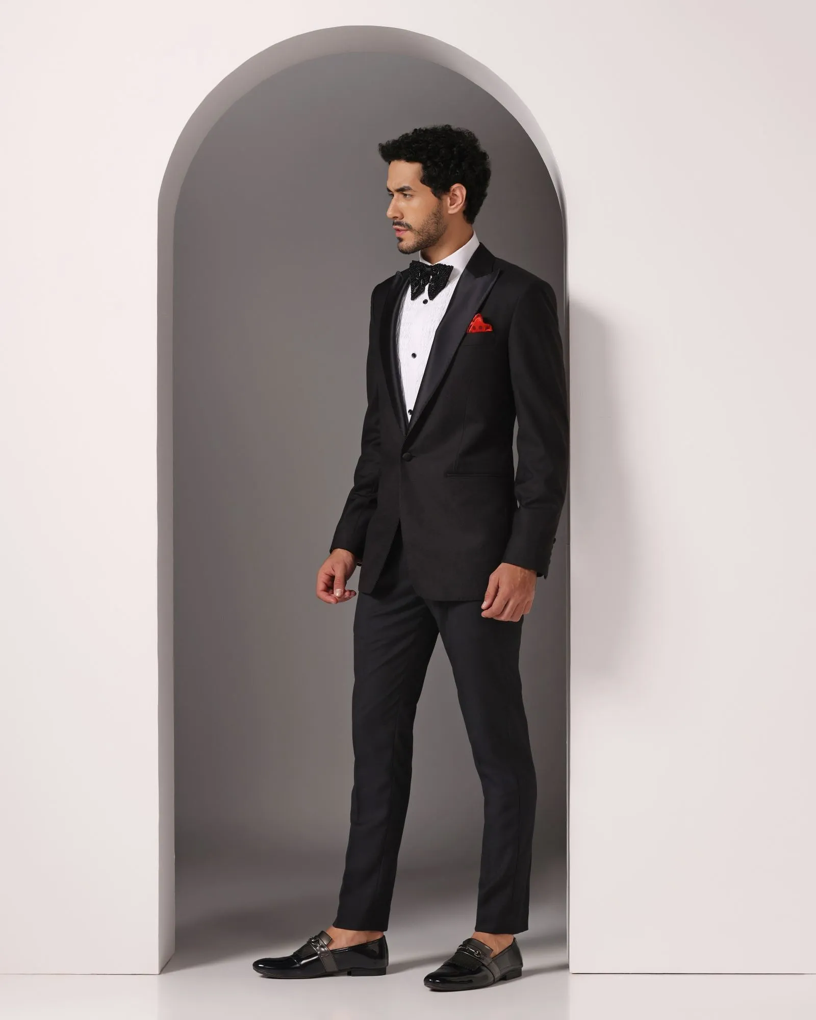 Timeless Elegance: Black Single Button Peak Lapel Classic Tuxedo